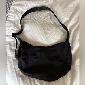 Medium black BAGGU nylon crescent bag